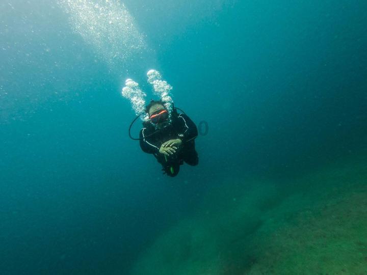 鸿盛昌资源盘中异动 临近午盘快速下跌5.94%